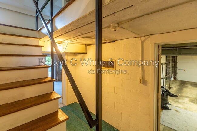 Building Photo - 16 Sunbrook Rd
