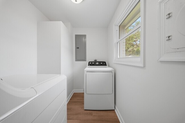 Building Photo - 313 Beacon Hill Ct