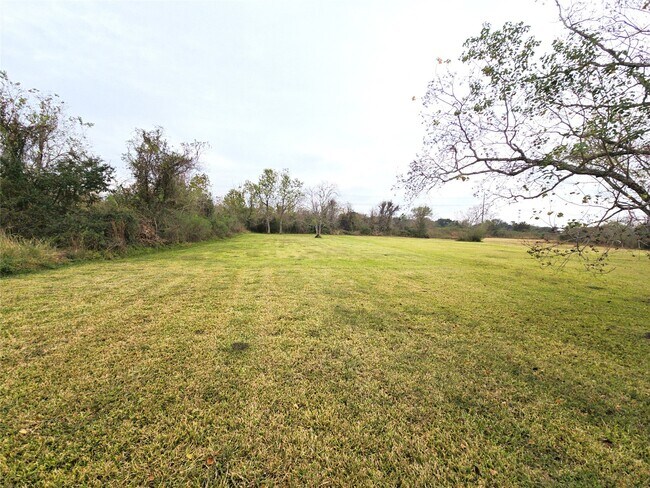 Building Photo - 2607 Virginia Ave