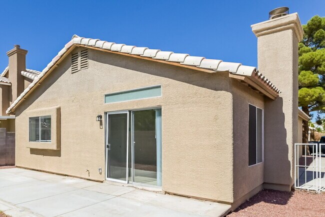 Building Photo - 5901 Commodore Cove Dr