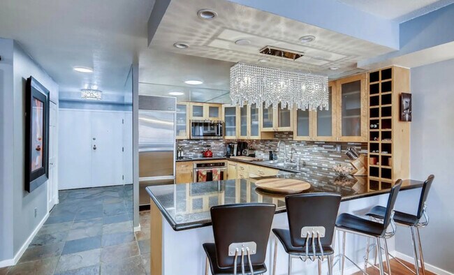 Building Photo - 1551 Larimer St