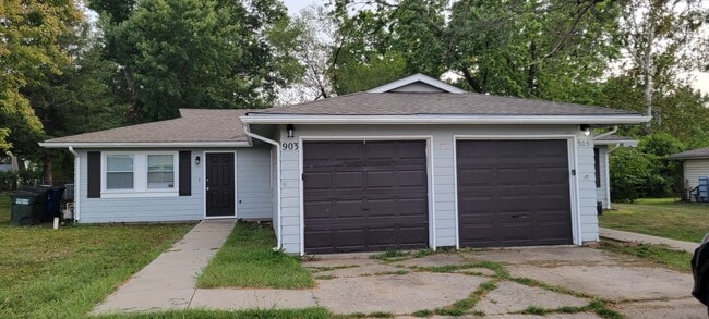 Primary Photo - 903 W 24th St