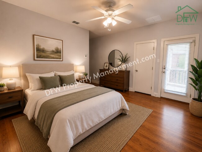 Building Photo - Luxury Renovated Townhome with Rooftop Skyline Views | Walk to Restaurants, Parks & More