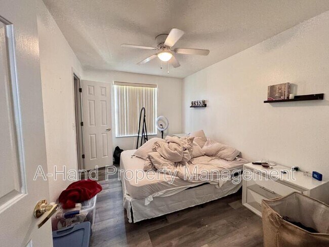 Building Photo - 439 Coconut Palm Way