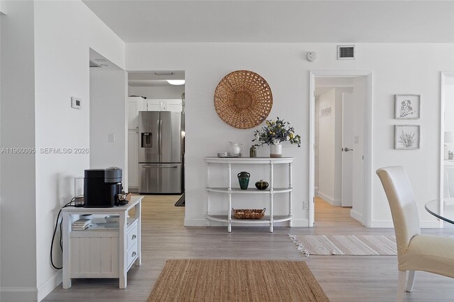 Building Photo - 20301 W Country Club Dr