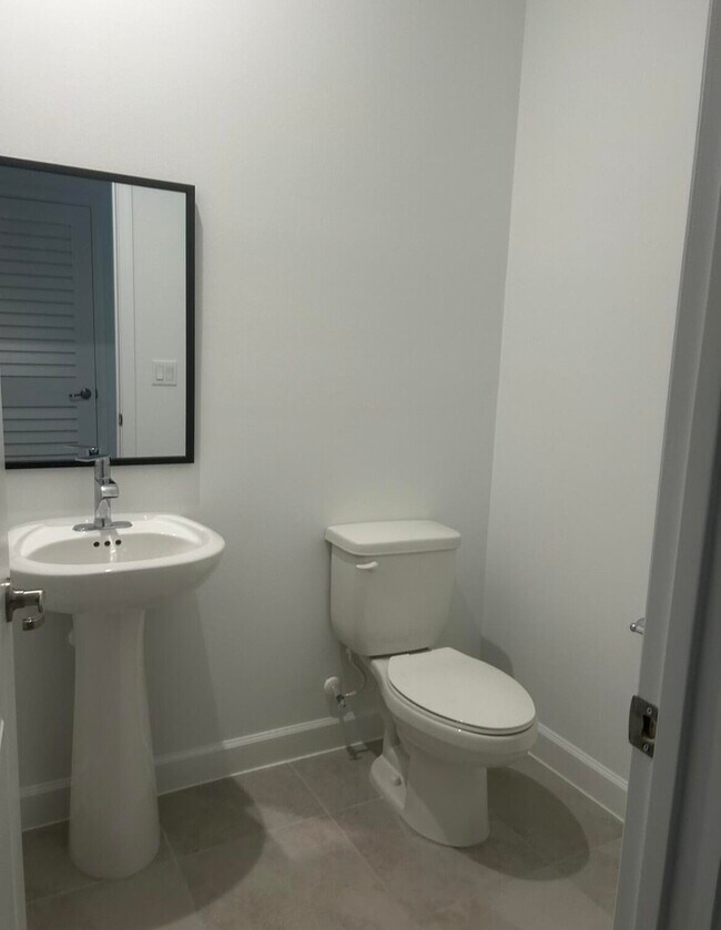 Building Photo - 14417 SW Ellison Dr