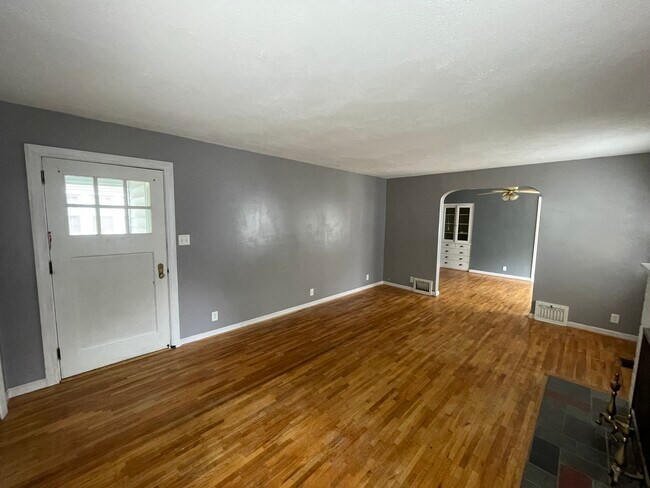 Building Photo - 928 Monterey Ave