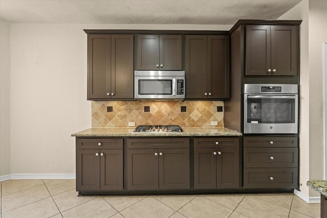 Building Photo - 1319 Lakeridge Ln
