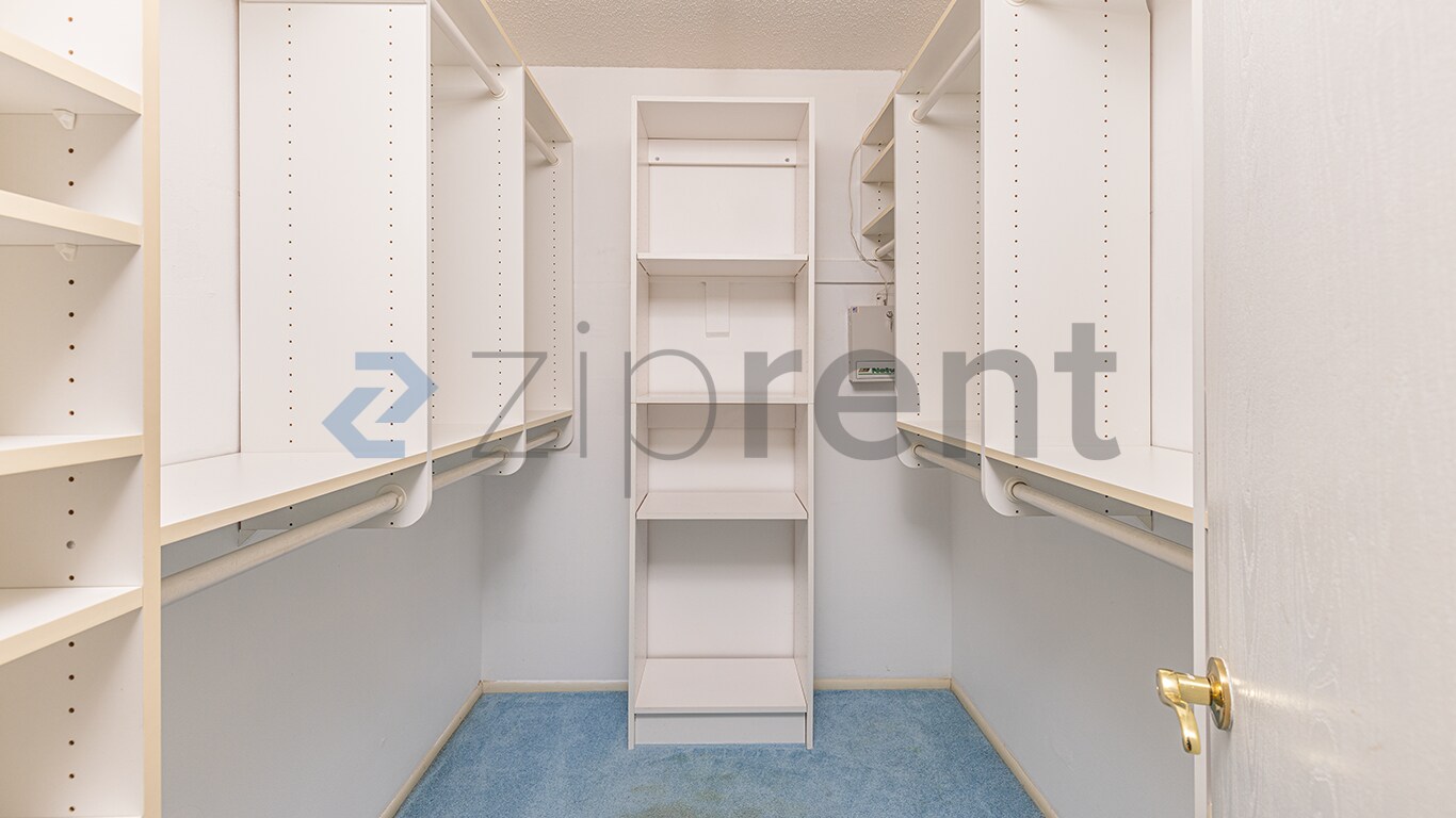 Building Photo - Unit