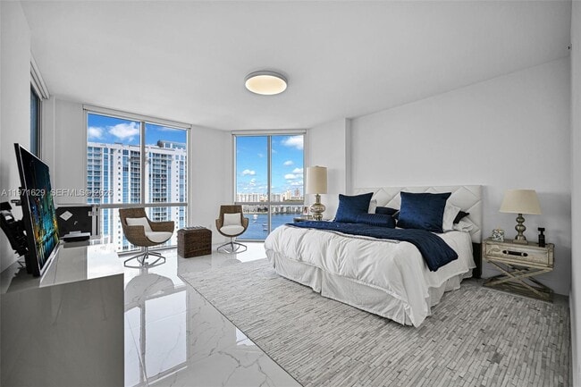 Building Photo - 17111 Biscayne Blvd