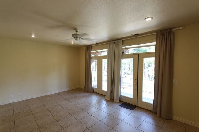 Building Photo - 1478 E Ivy Ln