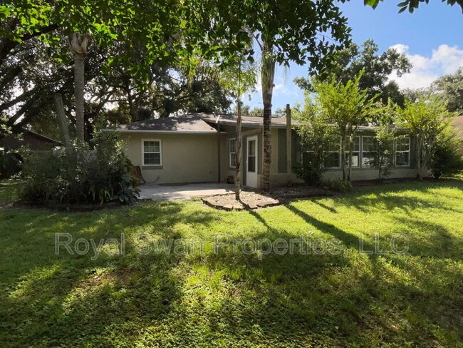 Building Photo - 222 Lakeview Dr