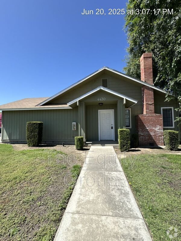 Building Photo - 4430 W Cypress Ave