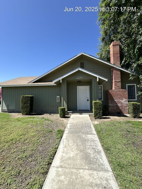 Primary Photo - 4430 W Cypress Ave