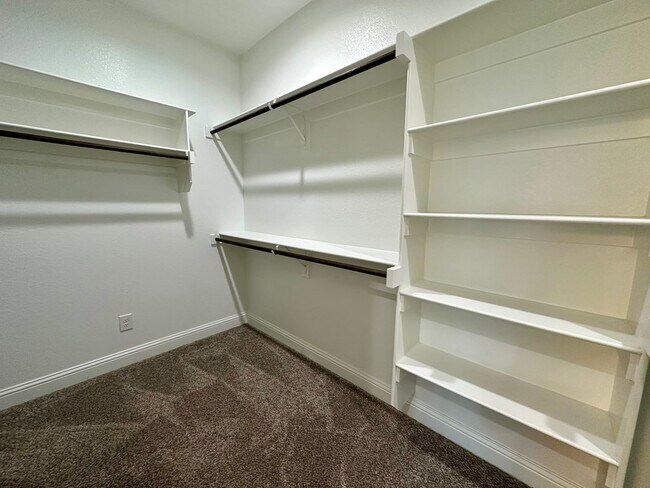 Building Photo - 8618 Alnwick Dr