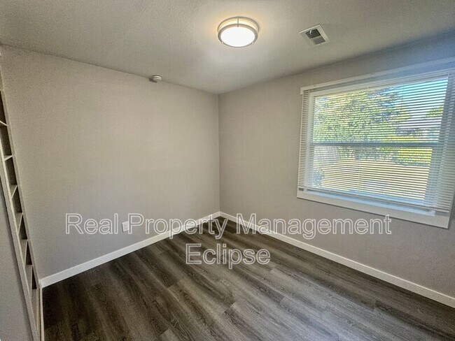 Building Photo - 21901 54th Ave W