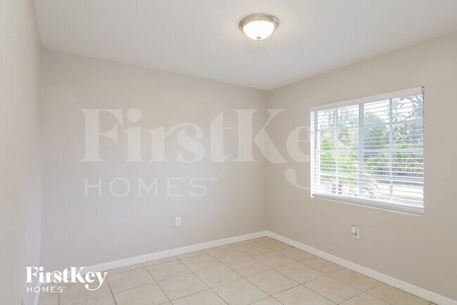 Building Photo - 5473 Wagon Wheel Dr