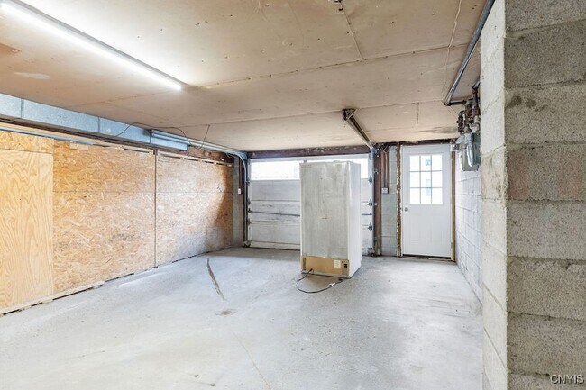 Building Photo - 27 Mcpherson St