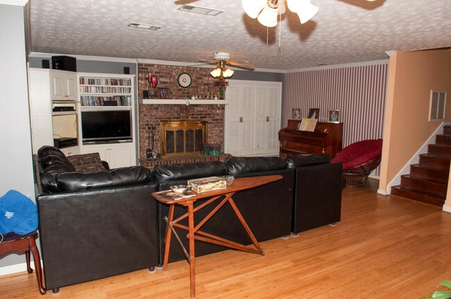 Building Photo - 4102 Landau Dr