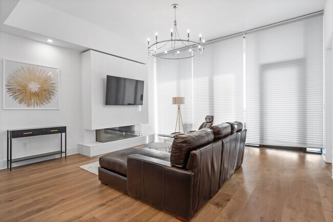 Building Photo - Premier Penthouse Suite at Seven 88 West Midtown-