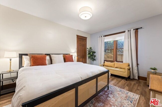 Building Photo - 736 Redondo Ave