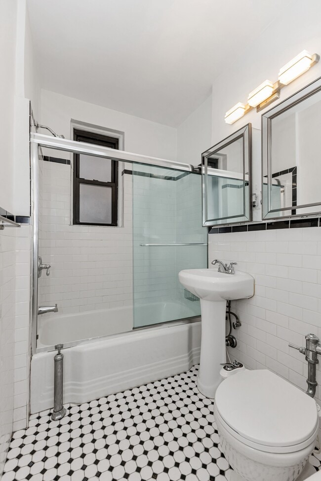 Building Photo - 350 E 54th St