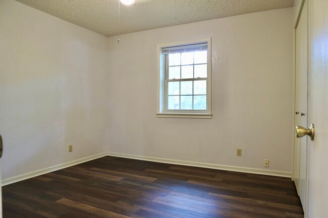 Building Photo - 16280 Hardwood Ln