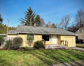 Building Photo - 4 Bedroom, 2 Bath House in SE Eugene