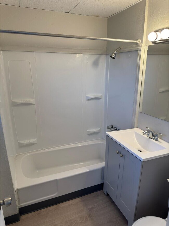 Building Photo - 847 Flemington St