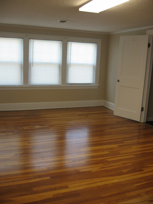 Master BR - 1108 S Cedar St