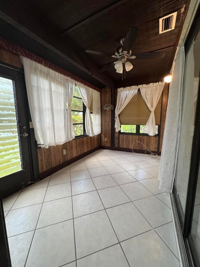 Building Photo - 446 Knollwood Ct