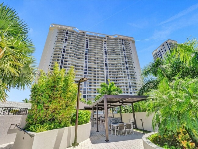 Building Photo - 7000 Island Blvd