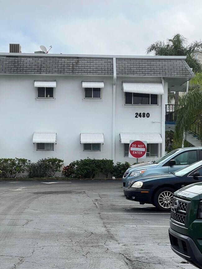 Building Photo - 2480 Lake Osborne Dr