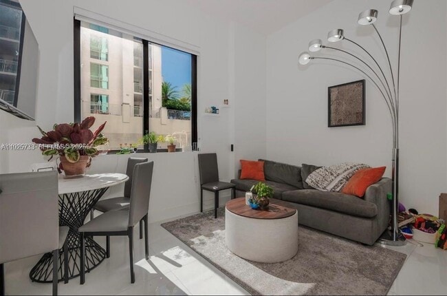 Building Photo - 301 Altara Ave