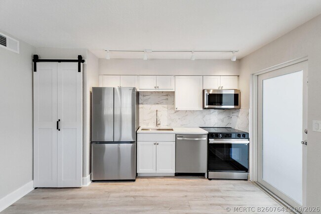 Building Photo - 624 Southwind Cir