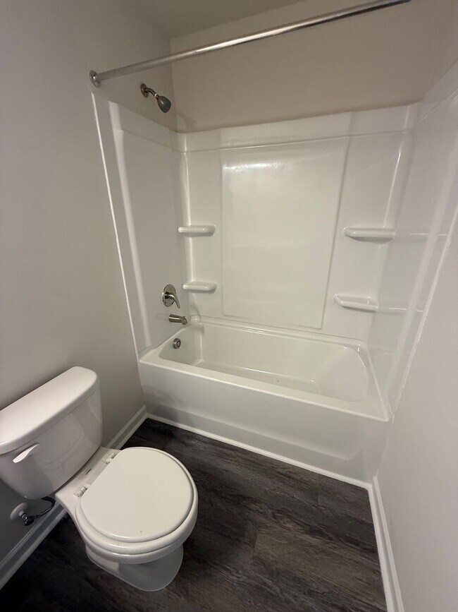 Building Photo - Three bedroom, 2.5 bath townhome in Whitsett