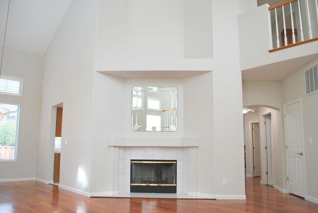Building Photo - NEW PRICE ! Updated Detached Home in Gated...