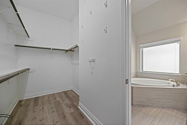 Building Photo - 1346 Mystic River Ln