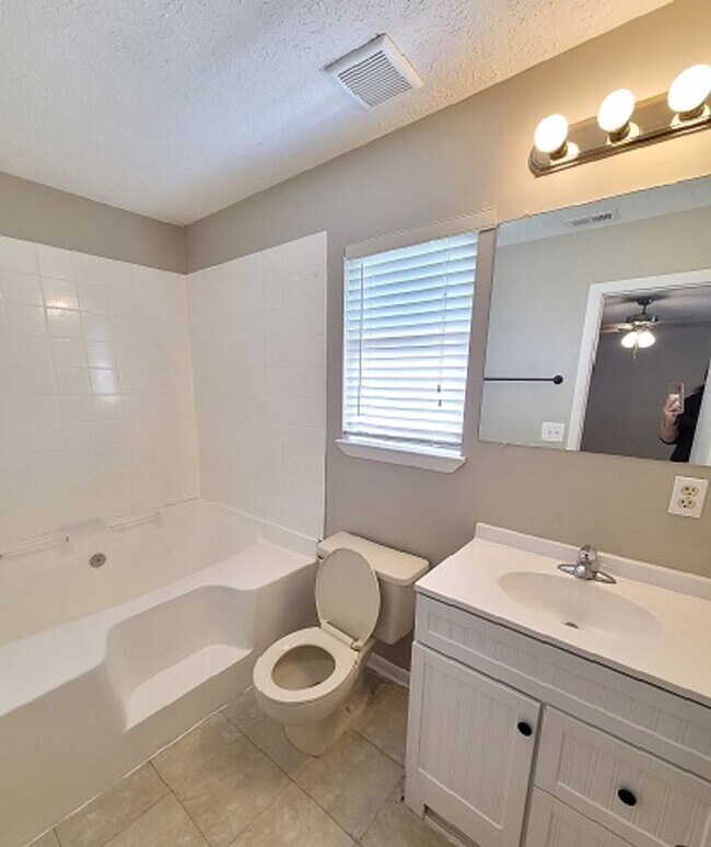 Building Photo - Callaway 3 bedroom 2 bath home with 2 car ...