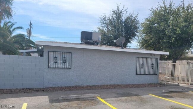 Building Photo - 1828 Lewis Ave