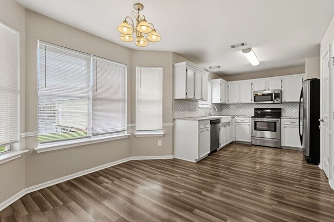 Building Photo - Spacious 2-Story with Loft, Fireplace & Covered Patio