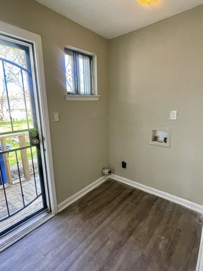 Building Photo - 1210 Sheridan Ave