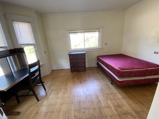 Building Photo - 7 br, 3 bath House - 524 Walnut St 524 Walnut