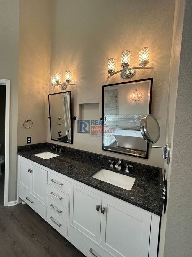 Building Photo - 9850 Carmel Ct