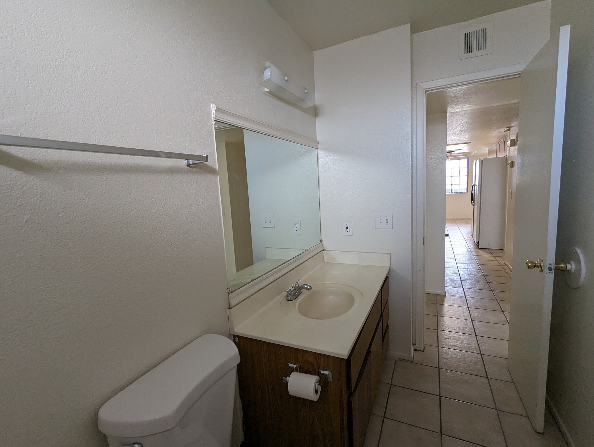 Building Photo - 1866 S Monterey Dr