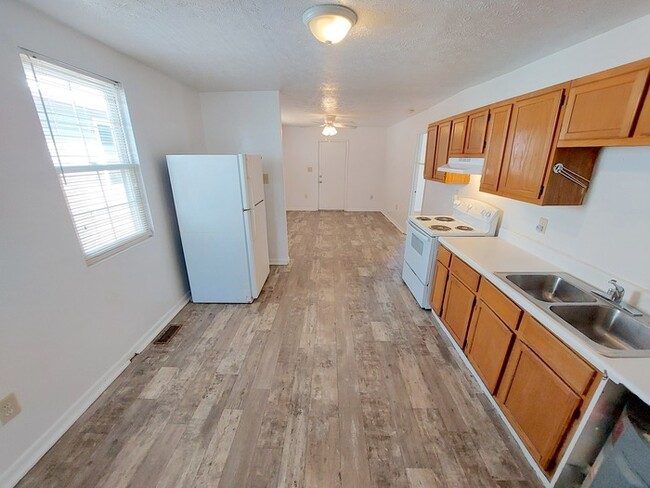 Building Photo - 810 Griffin St