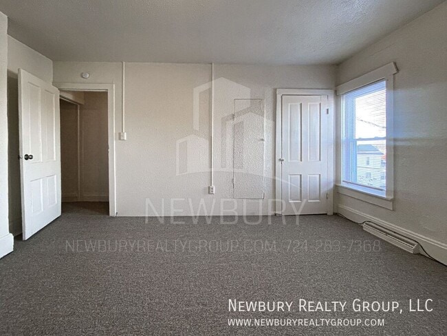 Building Photo - 33 Hickory St