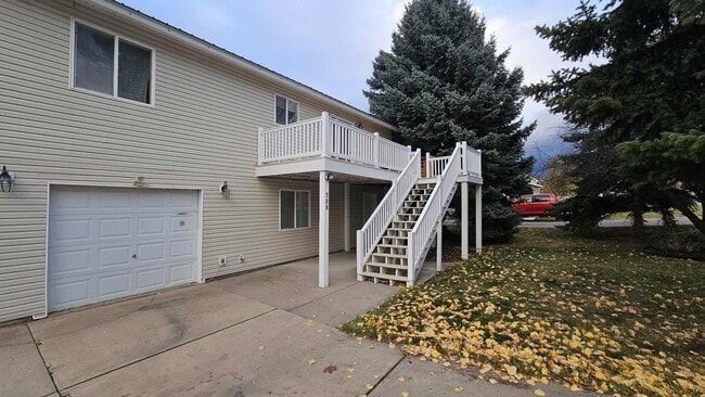 Building Photo - Fully Furnished House with views and all u...