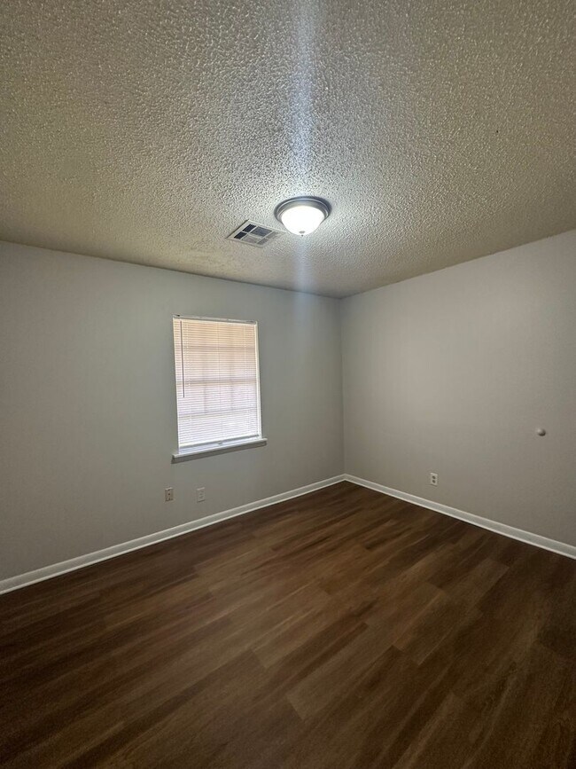 Building Photo - 412 Fieldbrook Dr
