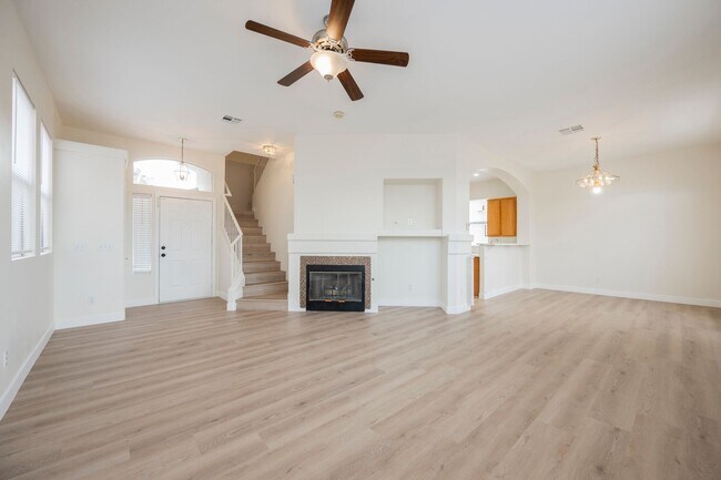 Building Photo - Honey, I’m Home! This Lovely 3 Bedroom, Two-Story Home Is Located In Summerlin.